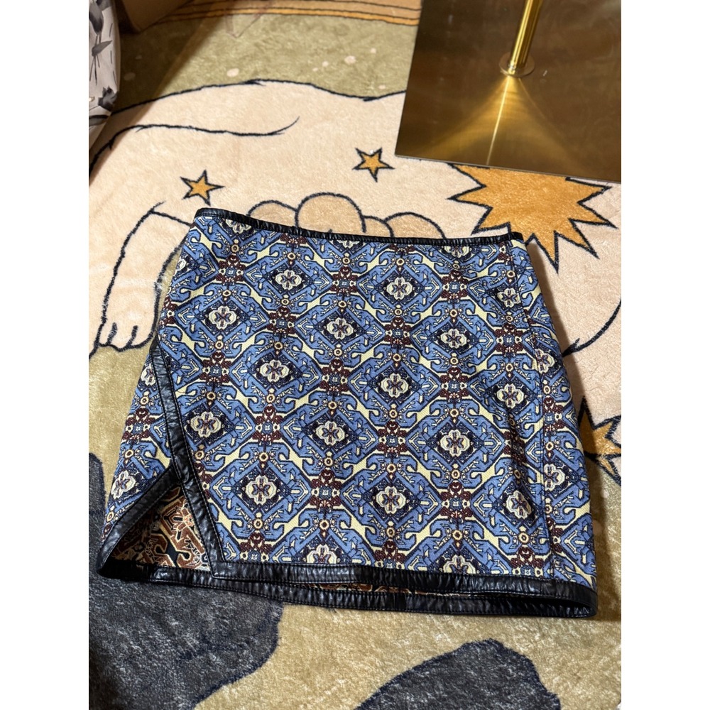 Reversible Tapestry Mini Skirt Faux Leather Trim Geometric Medallion ID 90163 - Picture 4 of 5